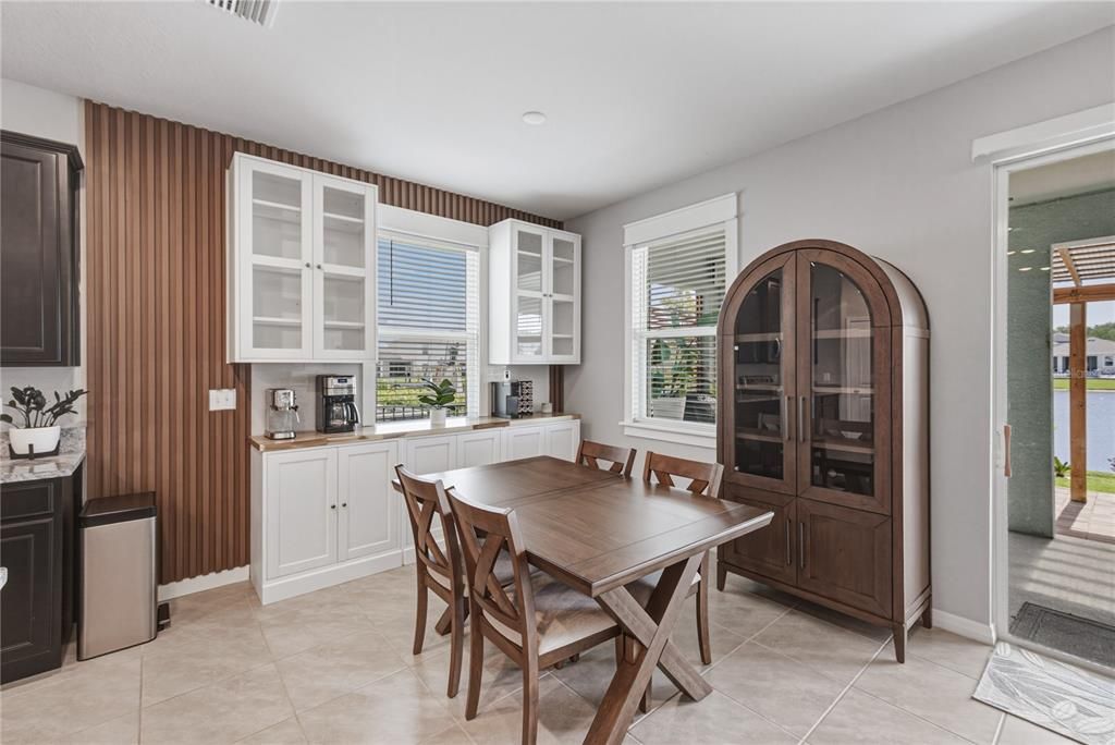 En Venta: $439,000 (4 camas, 2 baños, 2037 Pies cuadrados)