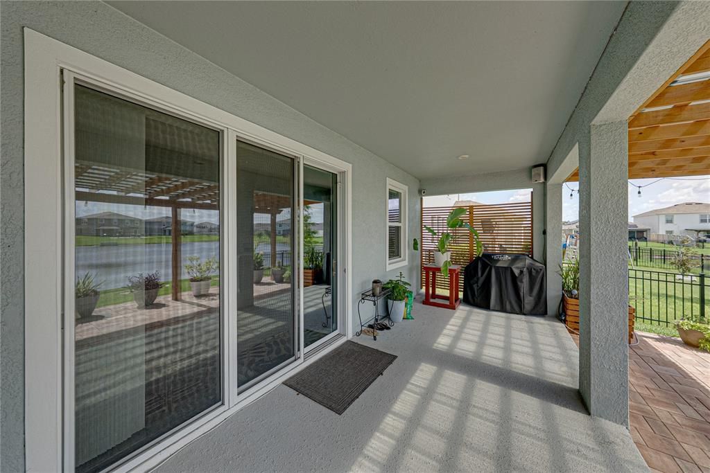 En Venta: $439,000 (4 camas, 2 baños, 2037 Pies cuadrados)