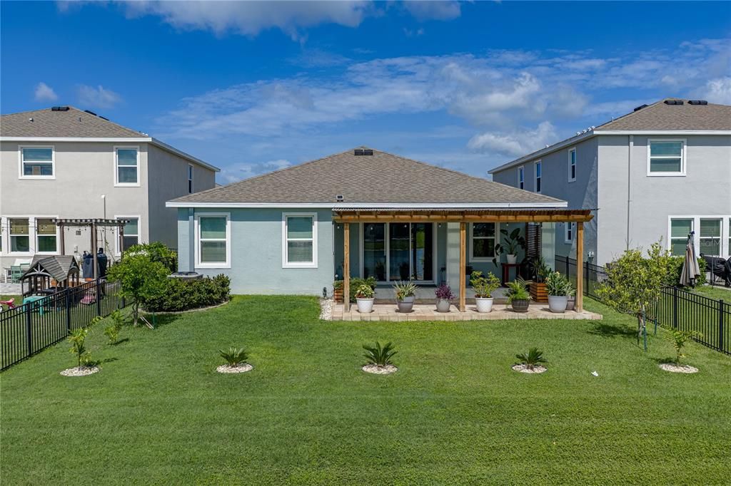 En Venta: $439,000 (4 camas, 2 baños, 2037 Pies cuadrados)