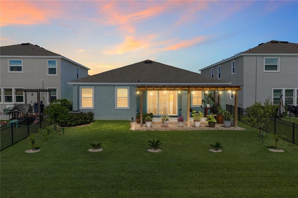 En Venta: $439,000 (4 camas, 2 baños, 2037 Pies cuadrados)