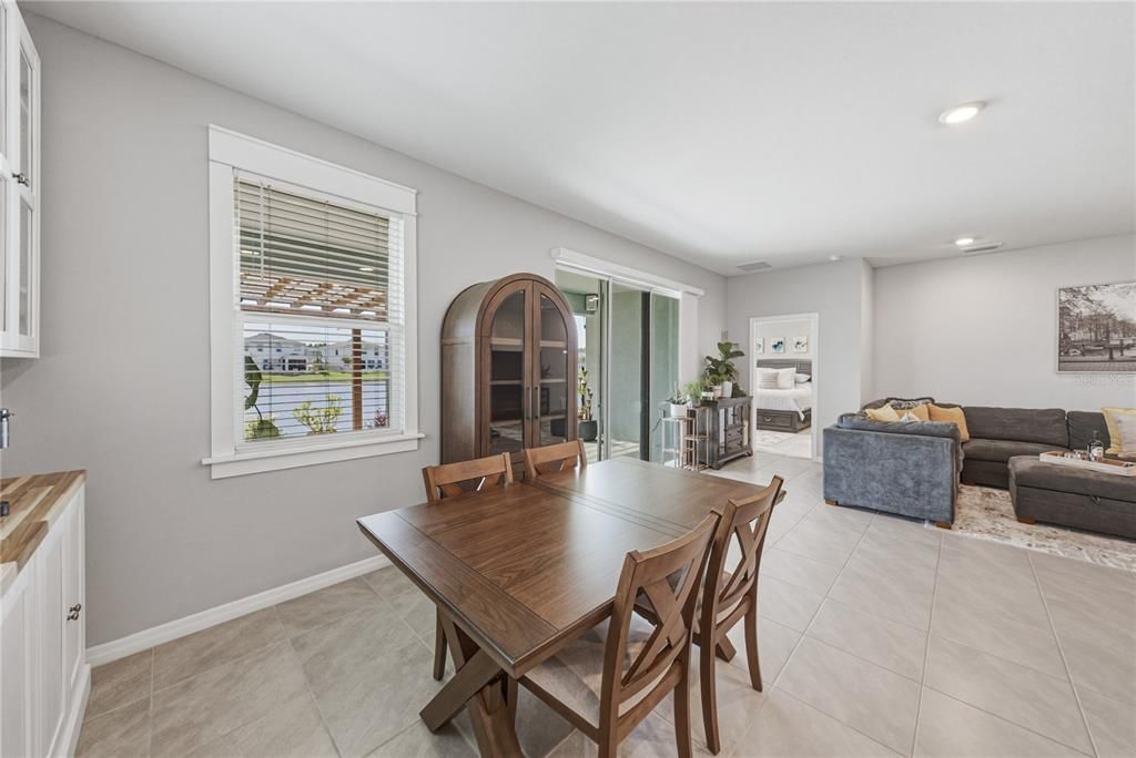 En Venta: $439,000 (4 camas, 2 baños, 2037 Pies cuadrados)