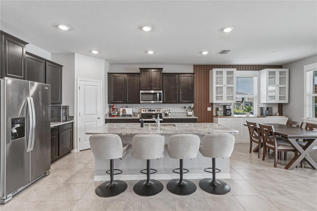 En Venta: $439,000 (4 camas, 2 baños, 2037 Pies cuadrados)