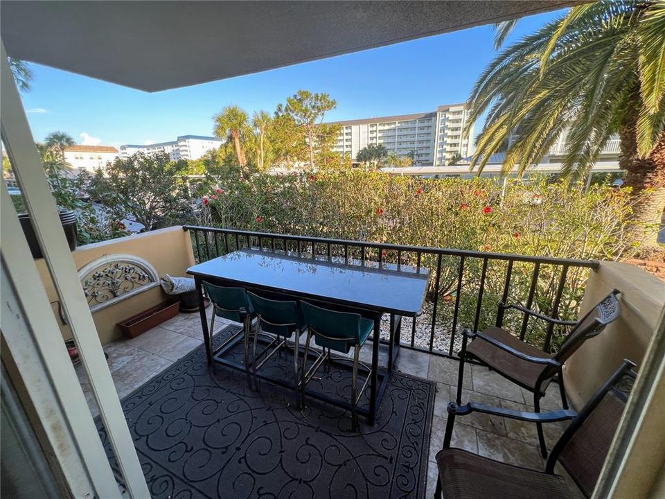 For Sale: $329,000 (2 beds, 2 baths, 1181 Square Feet)