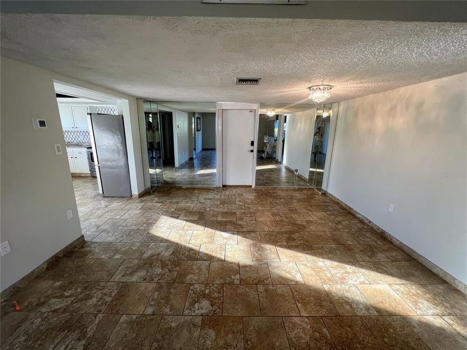 For Sale: $329,000 (2 beds, 2 baths, 1181 Square Feet)