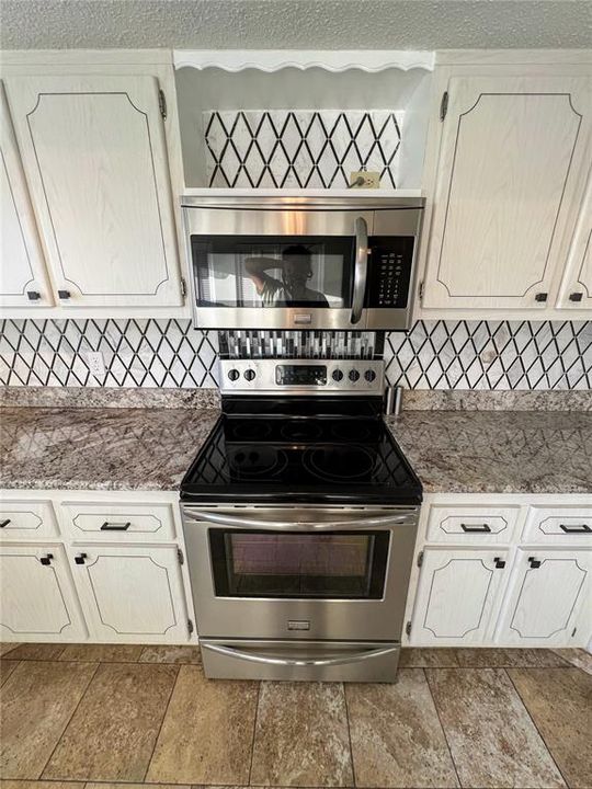 For Sale: $329,000 (2 beds, 2 baths, 1181 Square Feet)