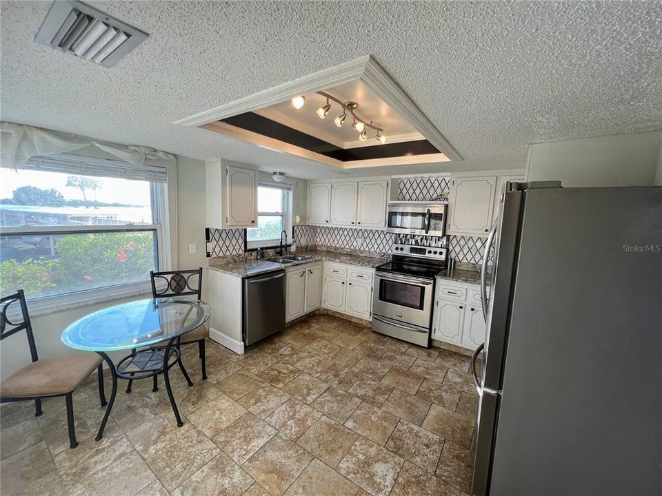 For Sale: $329,000 (2 beds, 2 baths, 1181 Square Feet)