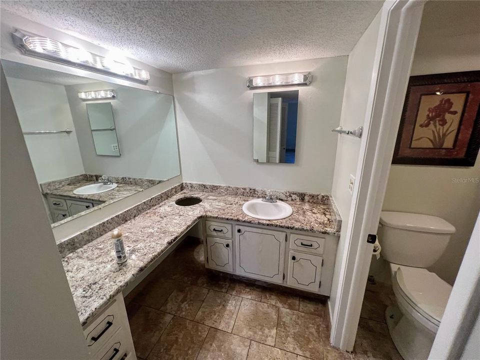 For Sale: $329,000 (2 beds, 2 baths, 1181 Square Feet)