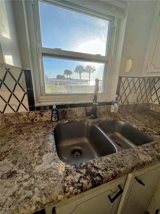 For Sale: $329,000 (2 beds, 2 baths, 1181 Square Feet)