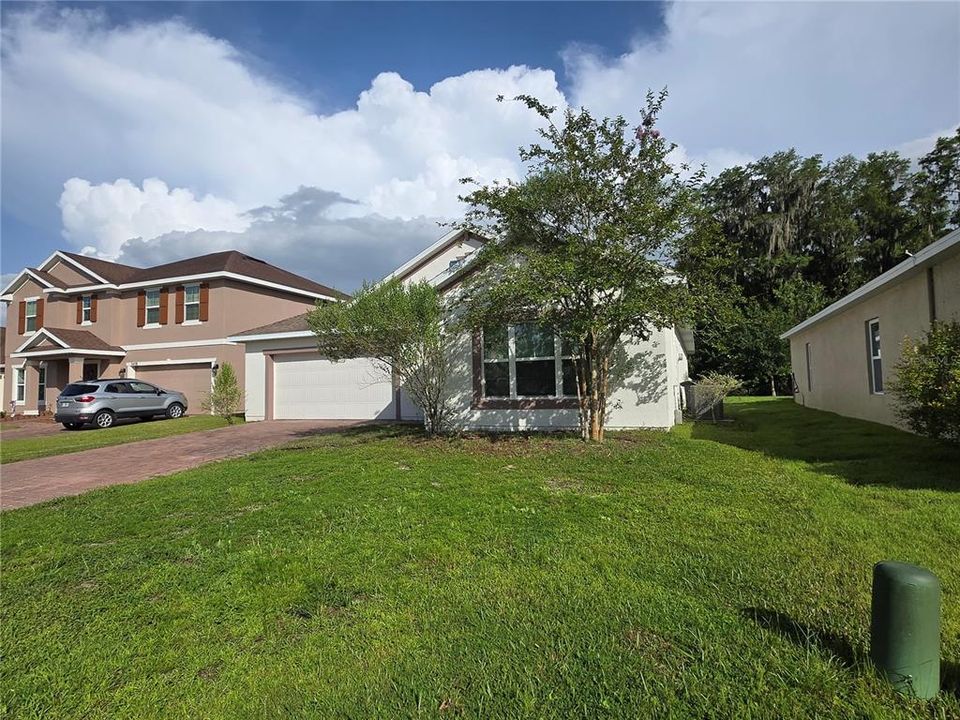 For Rent: $2,200 (4 beds, 2 baths, 2116 Square Feet)