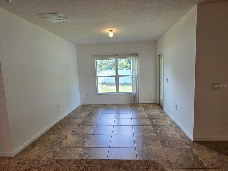 For Rent: $2,200 (4 beds, 2 baths, 2116 Square Feet)