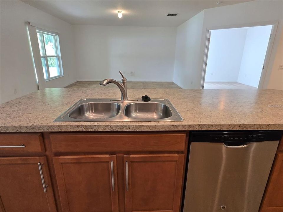For Rent: $2,200 (4 beds, 2 baths, 2116 Square Feet)