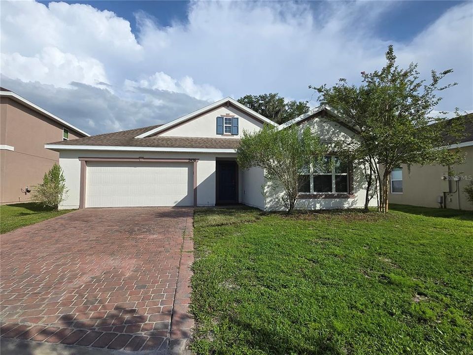For Rent: $2,200 (4 beds, 2 baths, 2116 Square Feet)