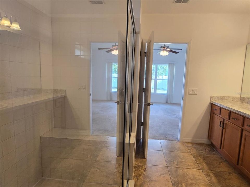 For Rent: $2,200 (4 beds, 2 baths, 2116 Square Feet)