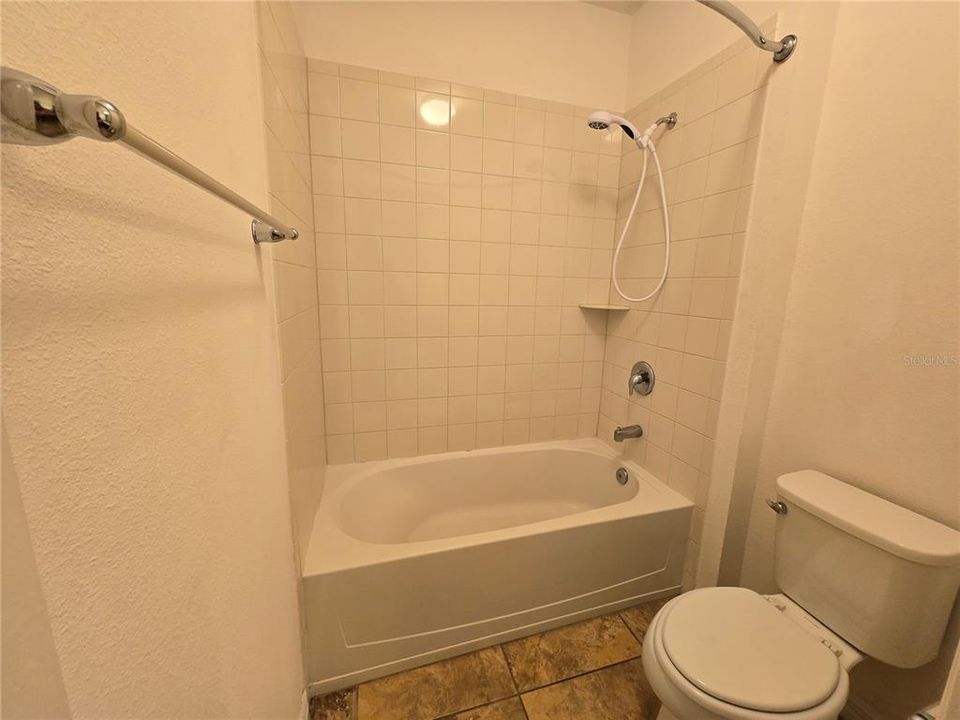 For Rent: $2,200 (4 beds, 2 baths, 2116 Square Feet)