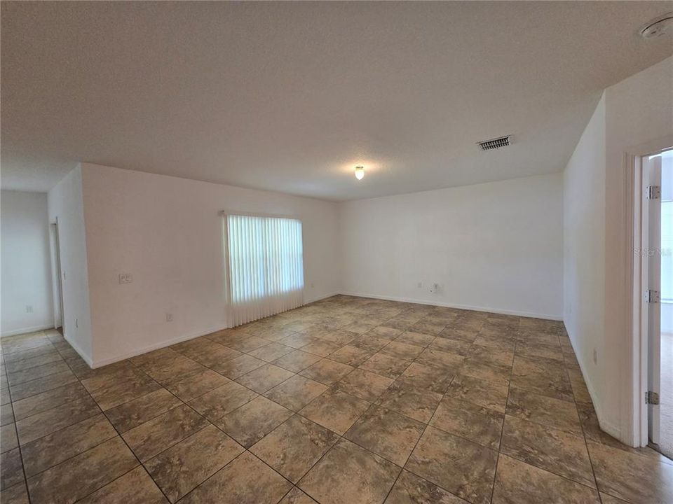 For Rent: $2,200 (4 beds, 2 baths, 2116 Square Feet)