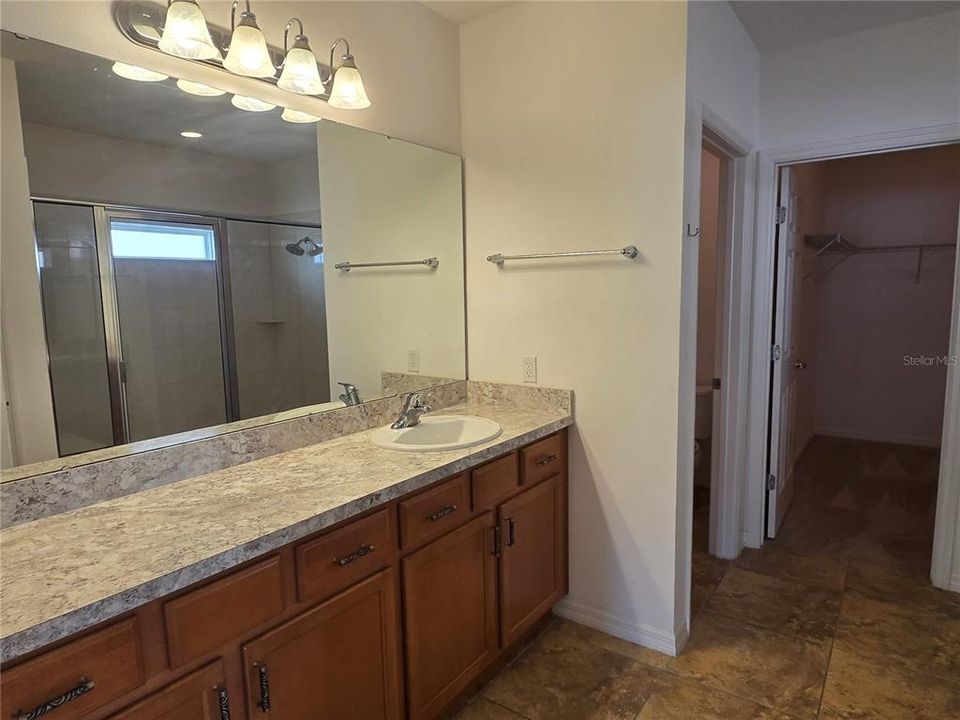 For Rent: $2,200 (4 beds, 2 baths, 2116 Square Feet)