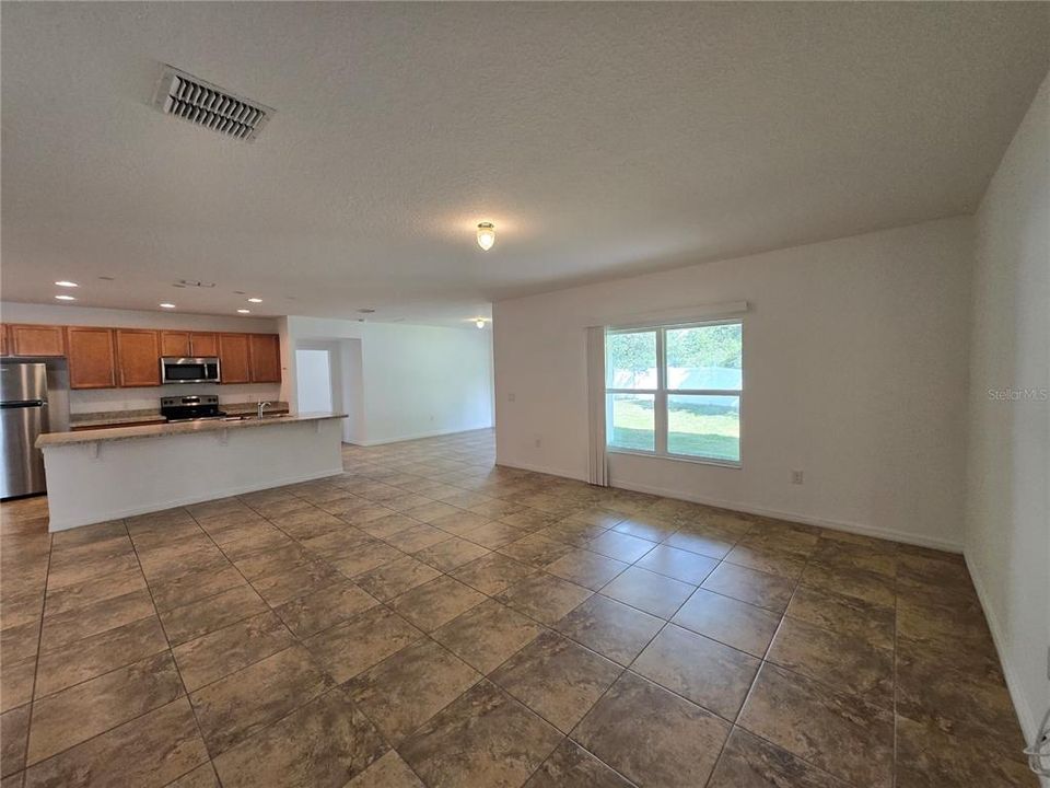 For Rent: $2,200 (4 beds, 2 baths, 2116 Square Feet)