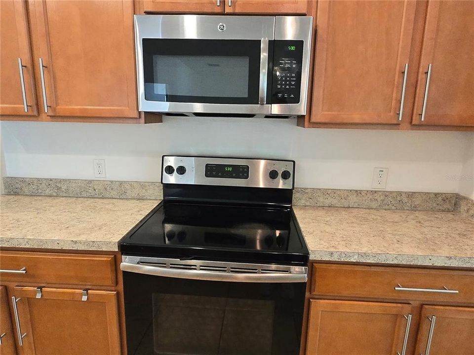 For Rent: $2,200 (4 beds, 2 baths, 2116 Square Feet)