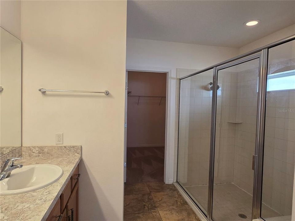 For Rent: $2,200 (4 beds, 2 baths, 2116 Square Feet)