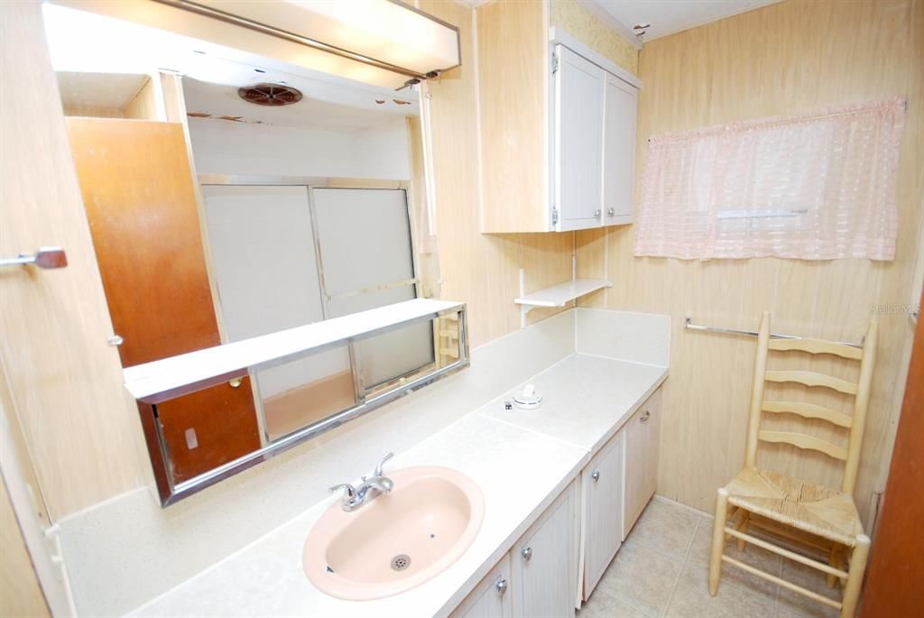 На продажу: $75,000 (2 спален, 1 ванн, 960 Квадратных фут)