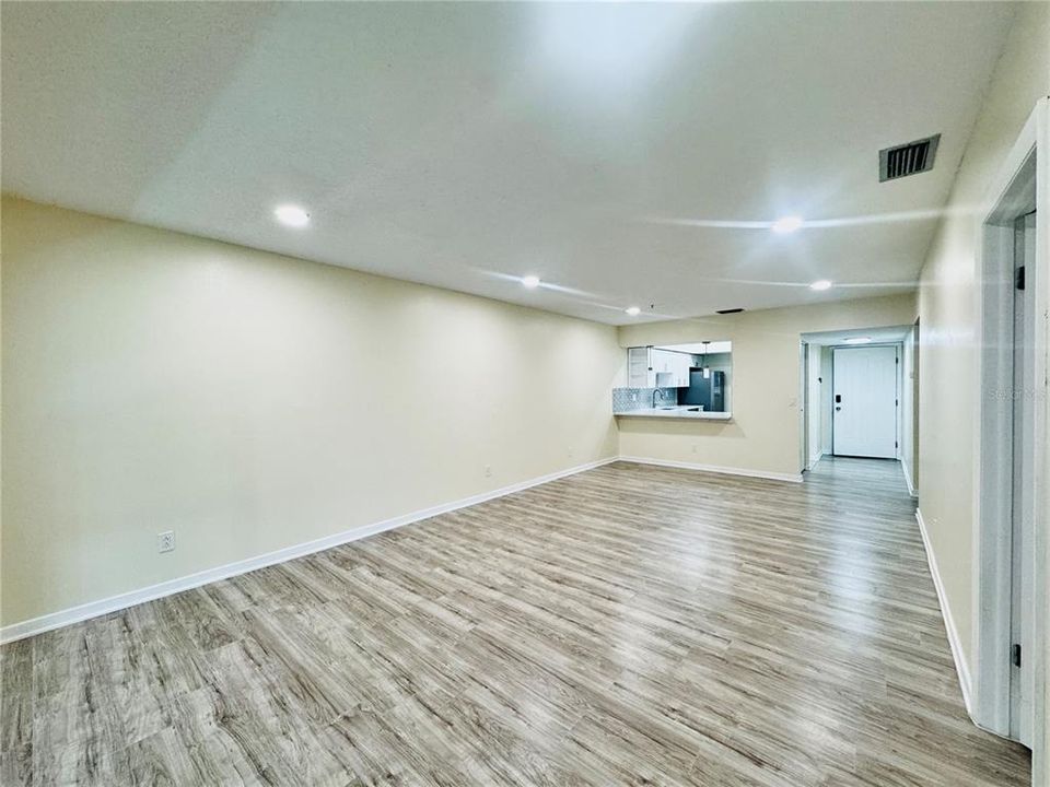 В аренду: $1,750 (2 спален, 2 ванн, 1068 Квадратных фут)