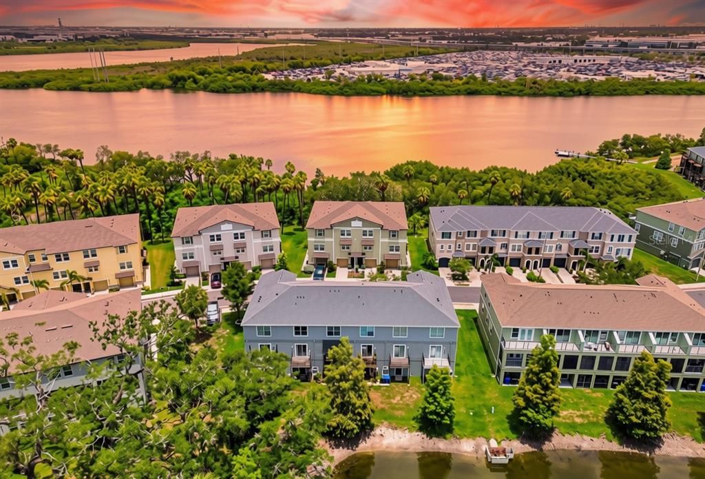 На продажу: $275,000 (2 спален, 2 ванн, 1200 Квадратных фут)