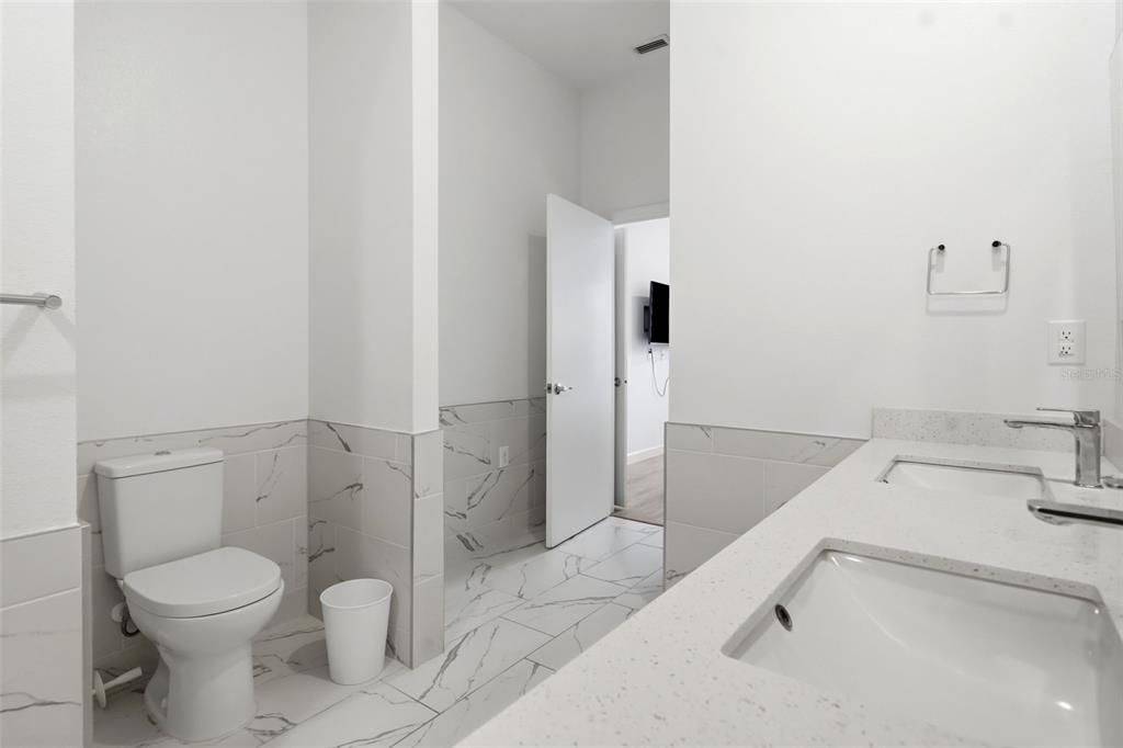 На продажу: $429,900 (5 спален, 4 ванн, 2020 Квадратных фут)