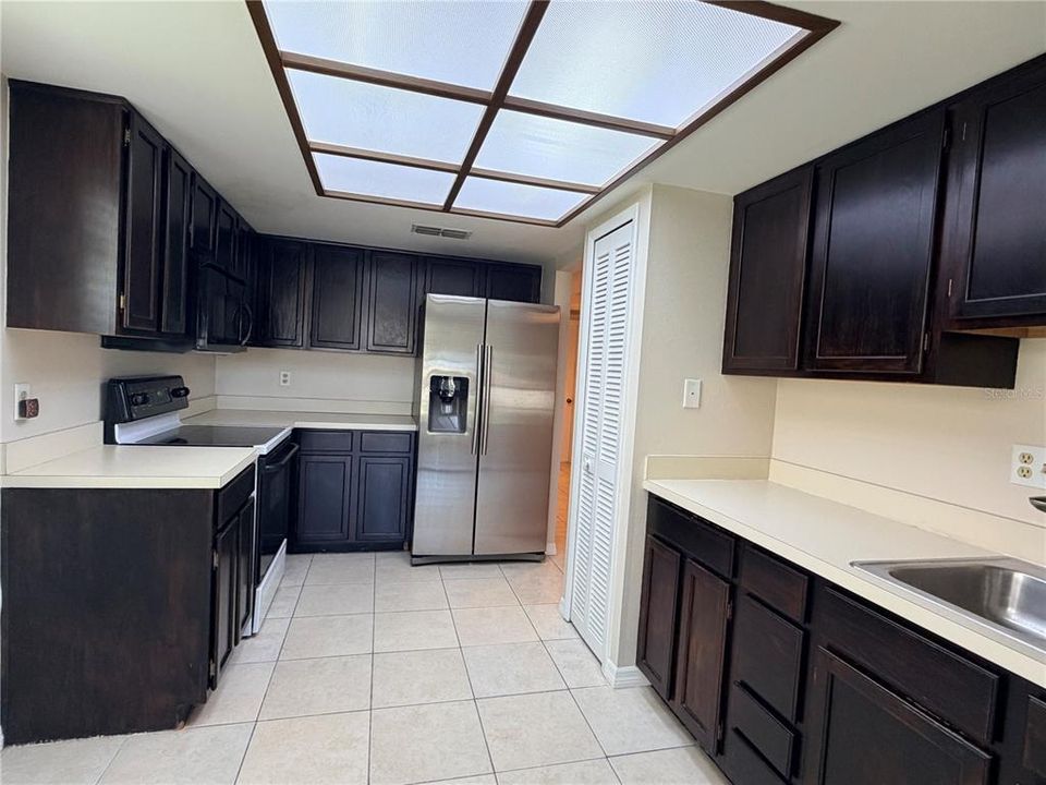 For Sale: $275,000 (2 beds, 2 baths, 1355 Square Feet)