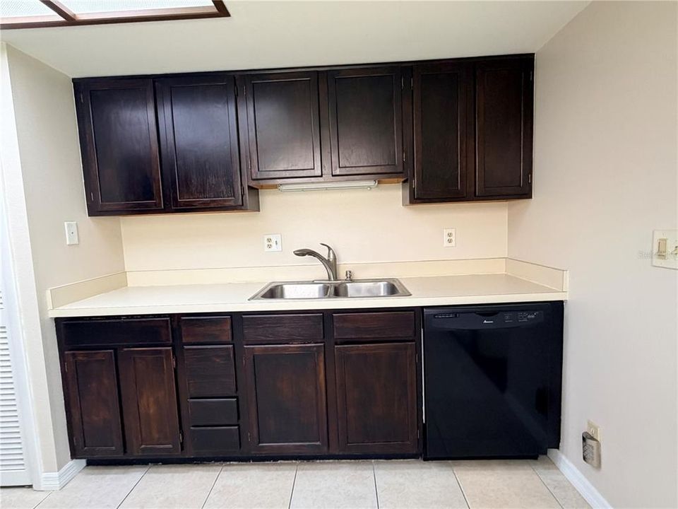 For Sale: $275,000 (2 beds, 2 baths, 1355 Square Feet)