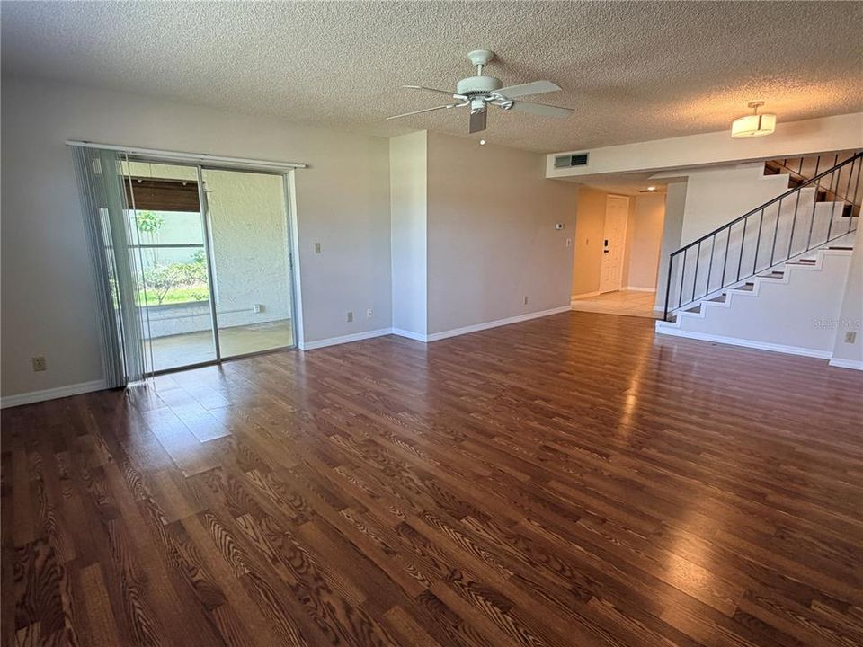 For Sale: $275,000 (2 beds, 2 baths, 1355 Square Feet)