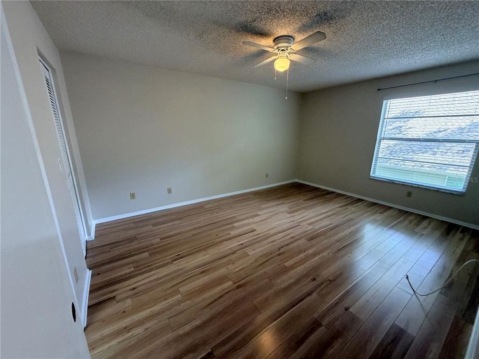 For Sale: $275,000 (2 beds, 2 baths, 1355 Square Feet)
