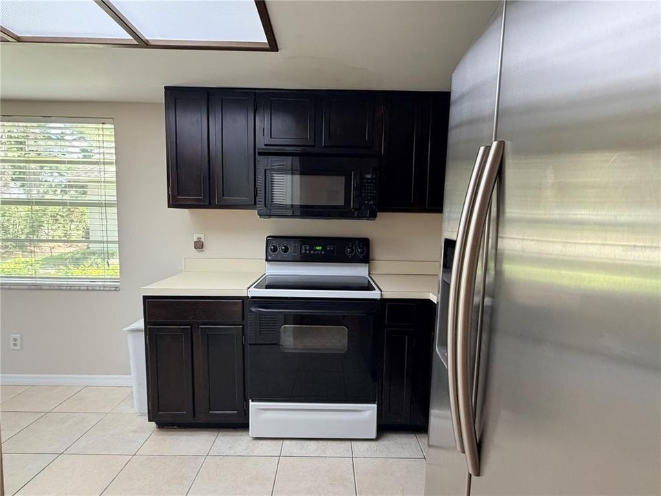 For Sale: $275,000 (2 beds, 2 baths, 1355 Square Feet)