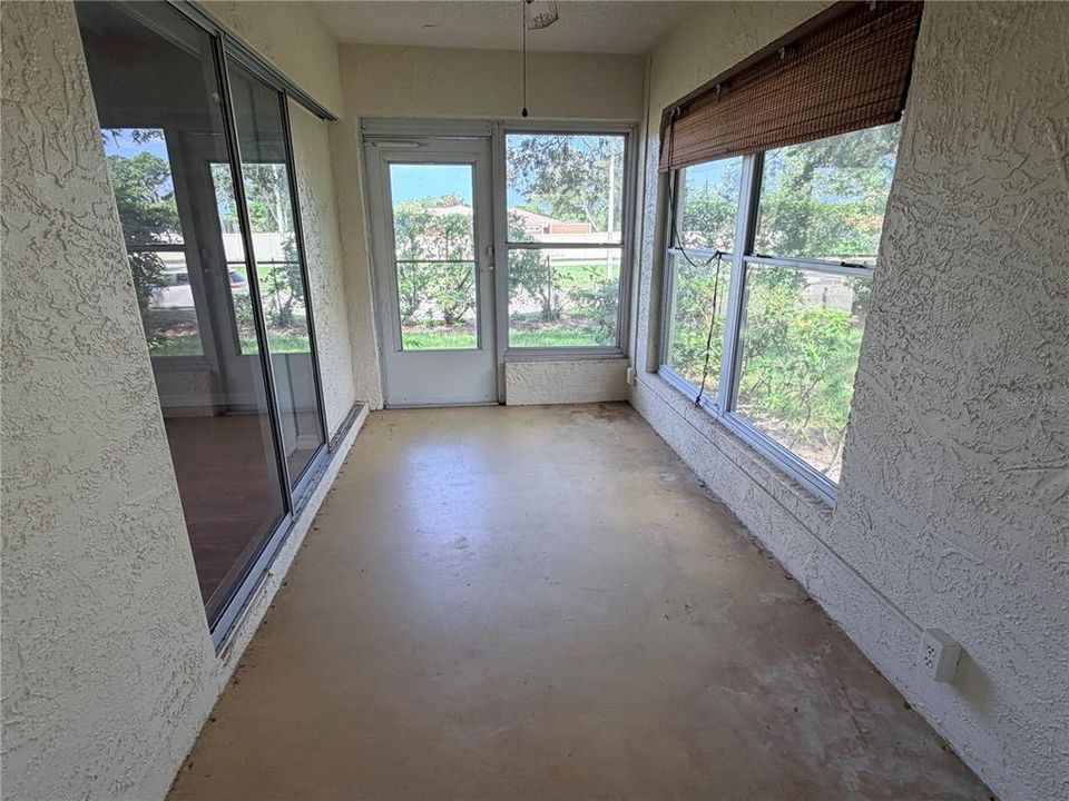For Sale: $275,000 (2 beds, 2 baths, 1355 Square Feet)