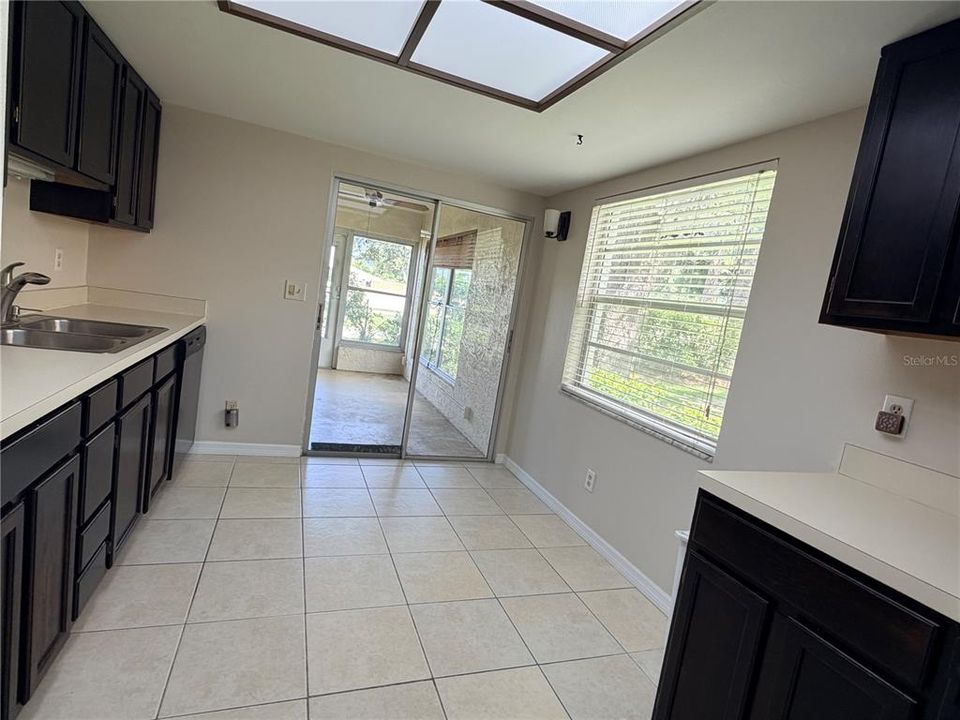 For Sale: $275,000 (2 beds, 2 baths, 1355 Square Feet)