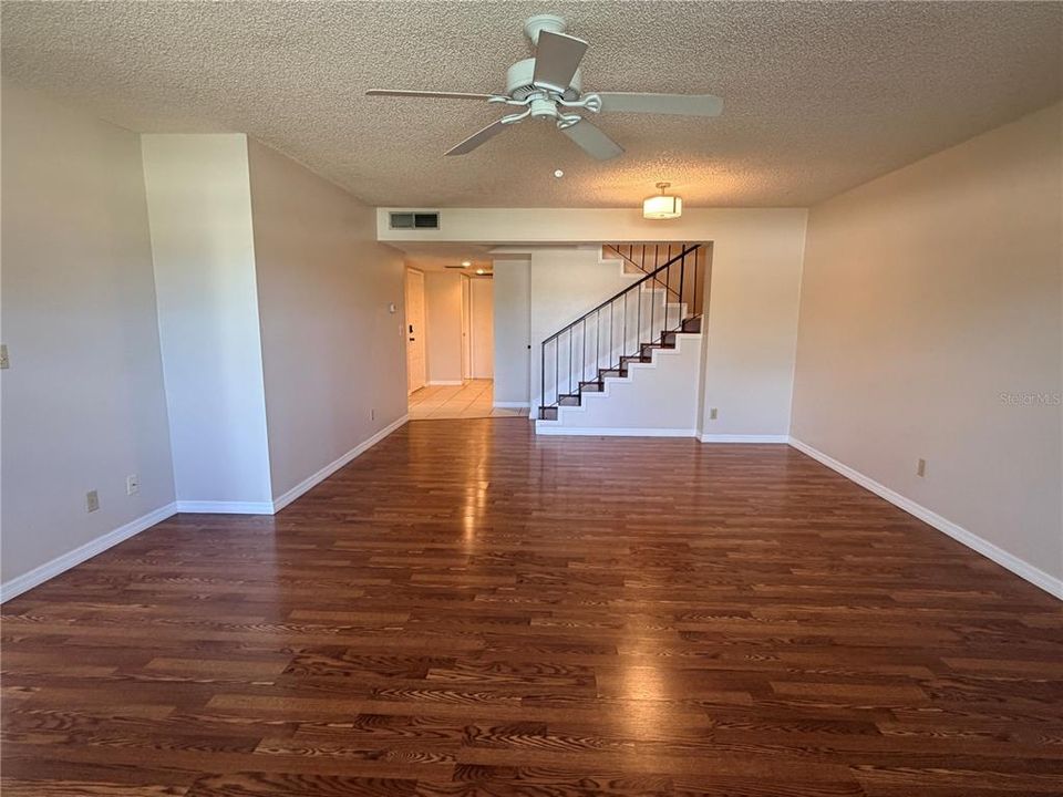 For Sale: $275,000 (2 beds, 2 baths, 1355 Square Feet)