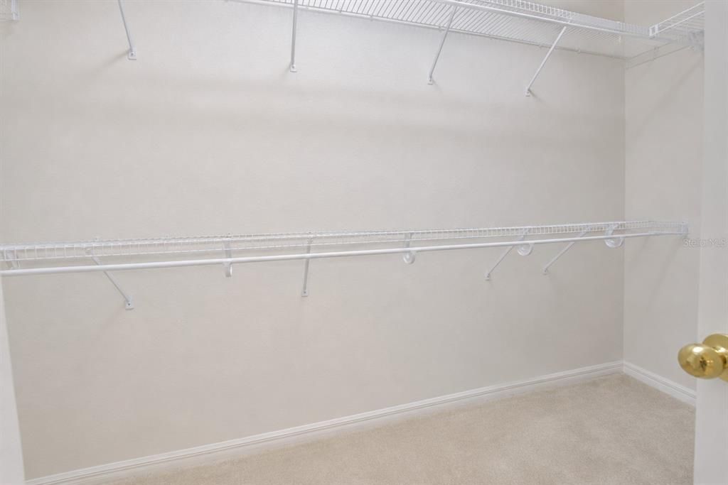Activo con contrato: $650,000 (4 camas, 3 baños, 2368 Pies cuadrados)