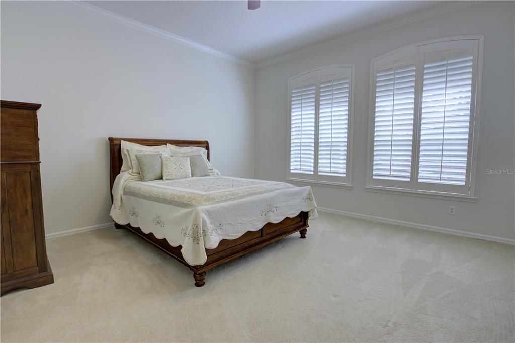 Activo con contrato: $650,000 (4 camas, 3 baños, 2368 Pies cuadrados)