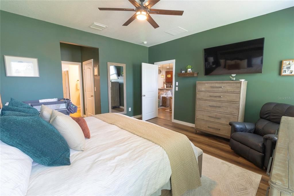 For Sale: $390,000 (4 beds, 2 baths, 2058 Square Feet)
