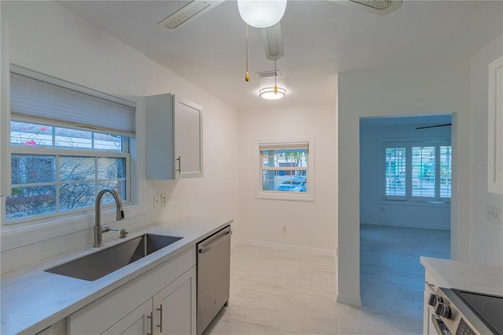 В аренду: $3,900 (3 спален, 3 ванн, 1783 Квадратных фут)