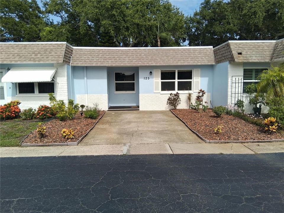 For Sale: $199,900 (1 beds, 1 baths, 686 Square Feet)