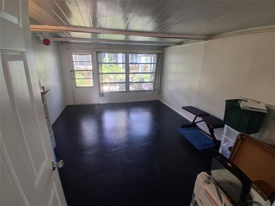 For Sale: $199,900 (1 beds, 1 baths, 686 Square Feet)