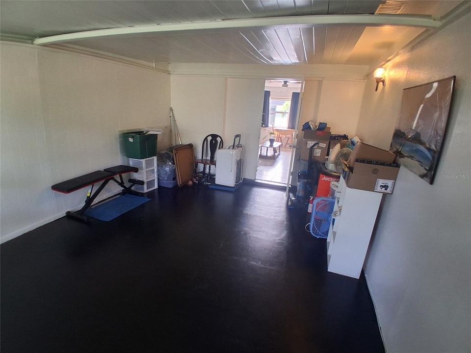 For Sale: $199,900 (1 beds, 1 baths, 686 Square Feet)