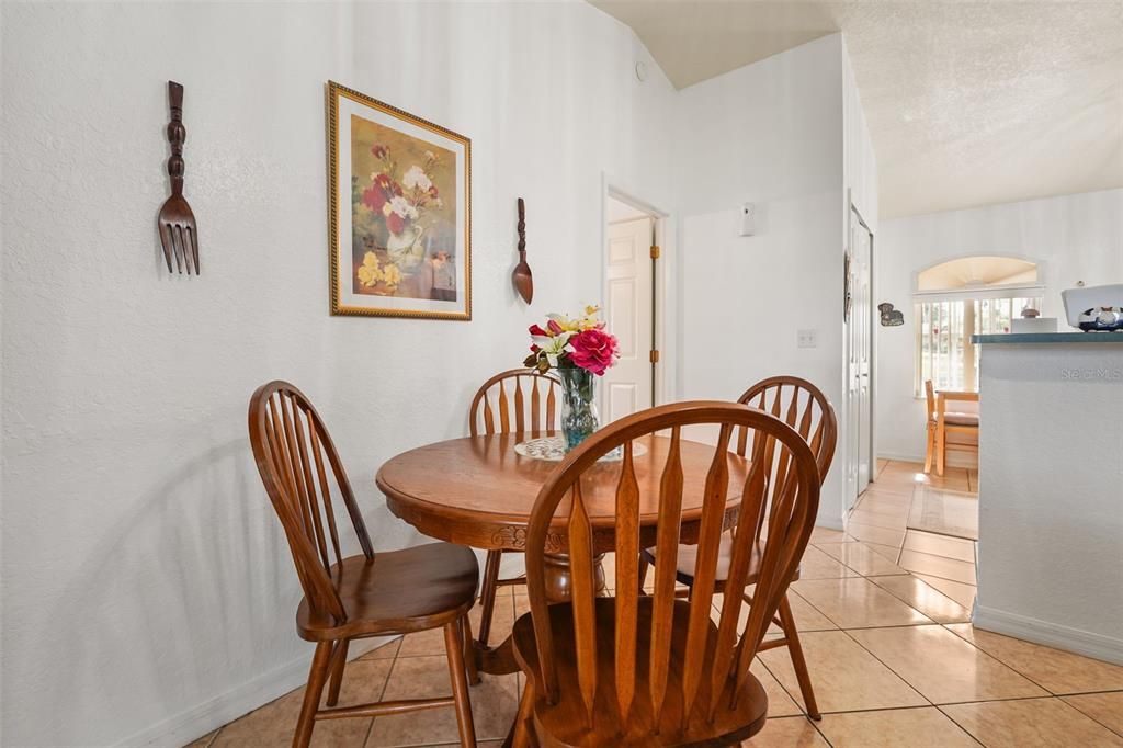 Activo con contrato: $230,000 (3 camas, 2 baños, 1068 Pies cuadrados)