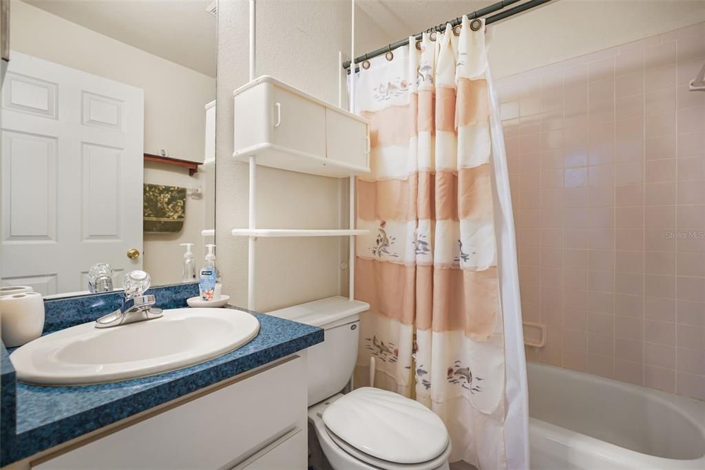 Activo con contrato: $230,000 (3 camas, 2 baños, 1068 Pies cuadrados)