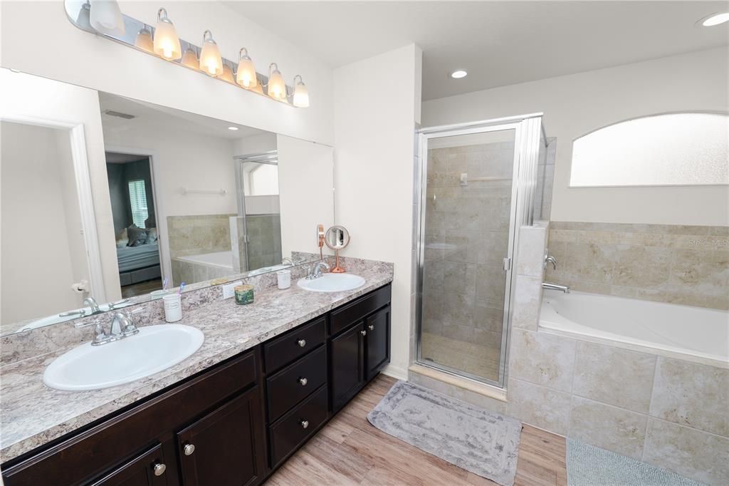 For Sale: $325,000 (4 beds, 2 baths, 1717 Square Feet)