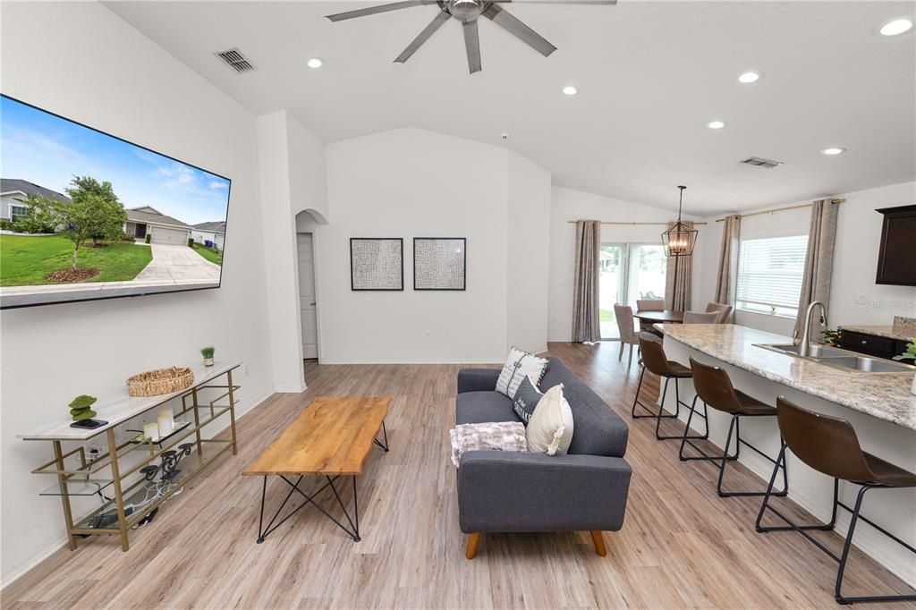 For Sale: $325,000 (4 beds, 2 baths, 1717 Square Feet)