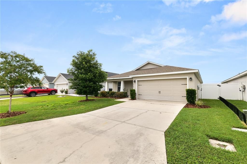 For Sale: $325,000 (4 beds, 2 baths, 1717 Square Feet)