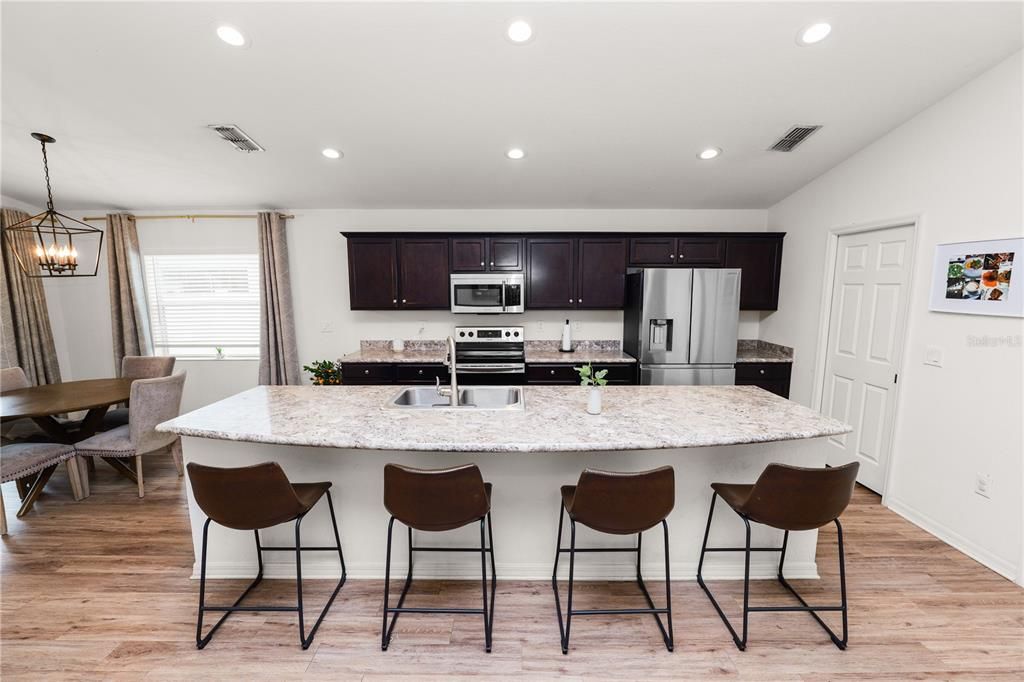 For Sale: $325,000 (4 beds, 2 baths, 1717 Square Feet)