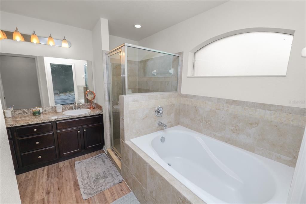 For Sale: $325,000 (4 beds, 2 baths, 1717 Square Feet)