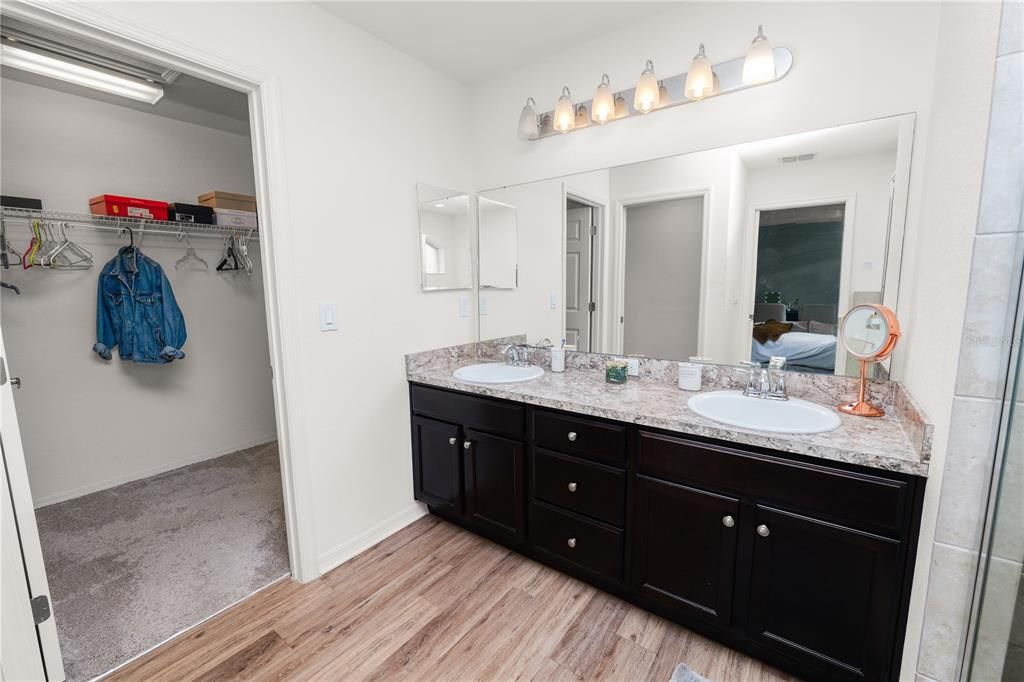 For Sale: $325,000 (4 beds, 2 baths, 1717 Square Feet)